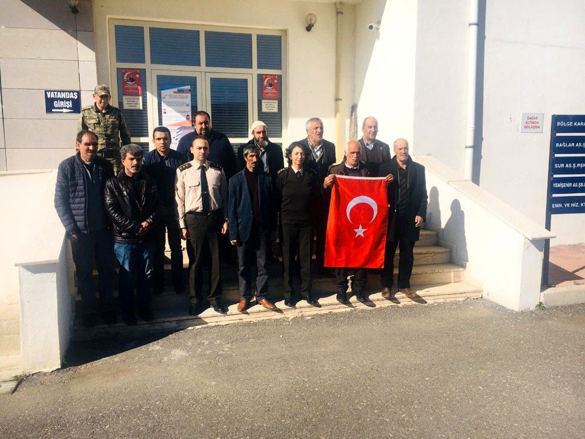 HDP önündeki babalardan \'Bizi de askere alın\' çağrısı