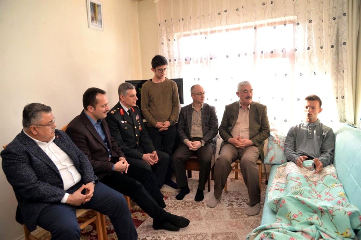 İdlib gazisi Ertemiz, "Yıkılmadık, Allah\'ın izniyle bu saatten sonra da dimdik ayakta duracağız"
