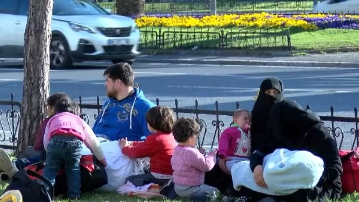 İstanbul Aksaray\'dan göçmenler Edirne\'ye gitmeye devam ediyor