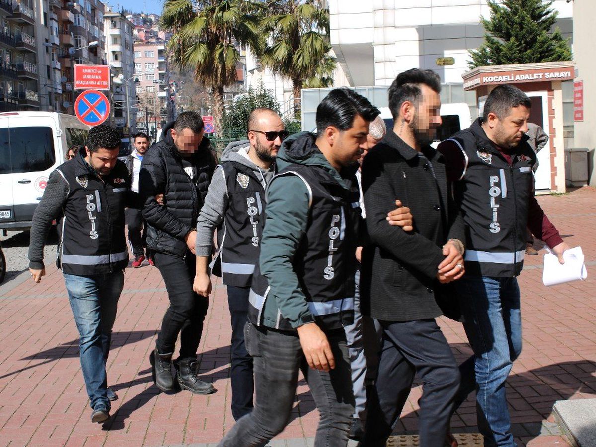 Kocaeli\'de 480 şişe kaçak alkol ele geçirildi: 3 gözaltı