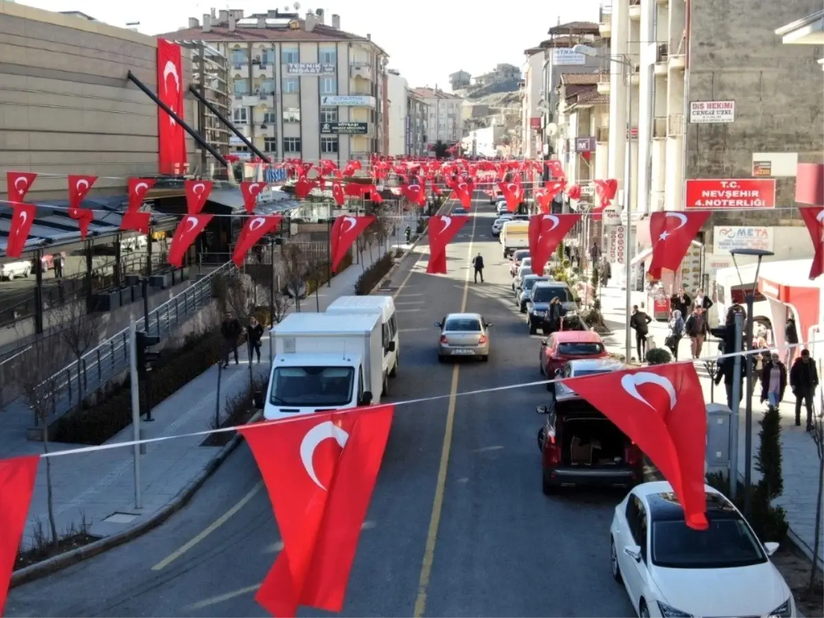 Nevşehir Belediyesi, cadde ve sokakları Türk Bayraklarıyla donattı