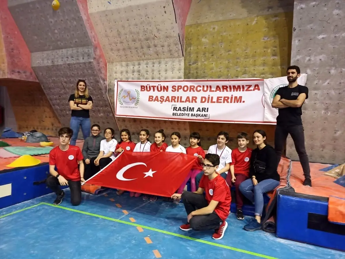 Nevşehir Belediyespor "Spor Tırmanış Boulder Şampiyonası"ndan madalyalarla döndü