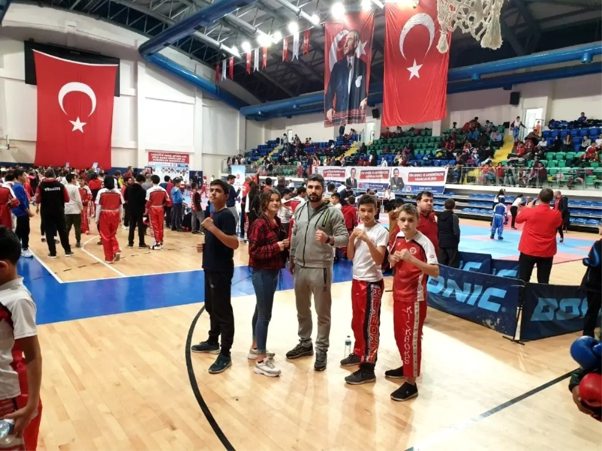 Okullararası Kick Boks Şampiyonasında Türkiye ikincisi oldu