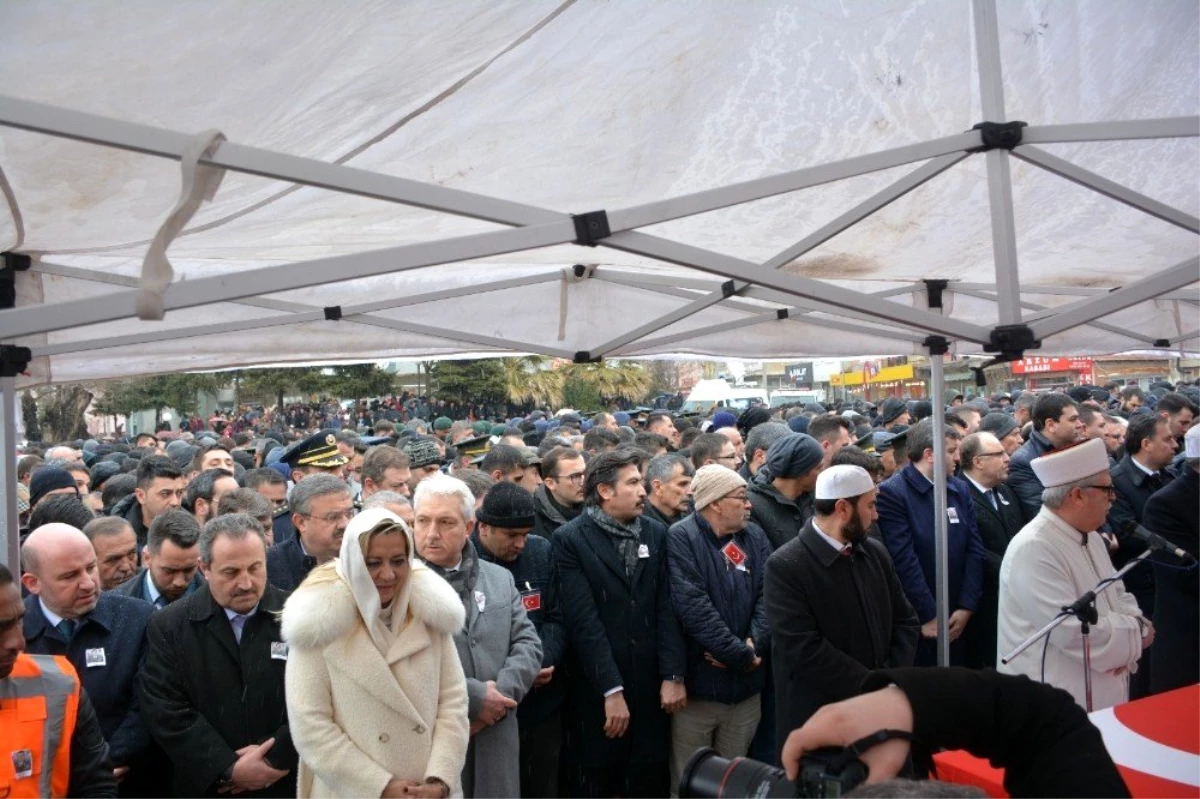 Şehit cenazesinde ilginç görüntü