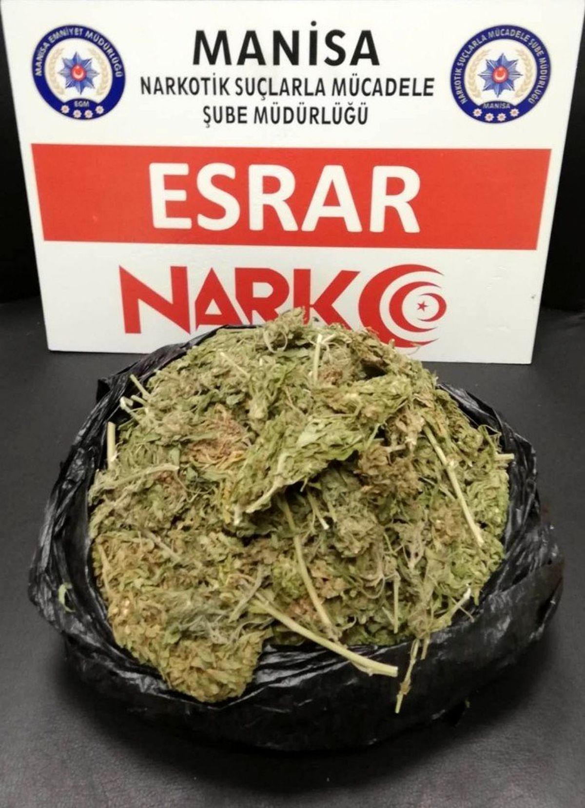 Taksideki müşterinin üzerinden esrar çıktı
