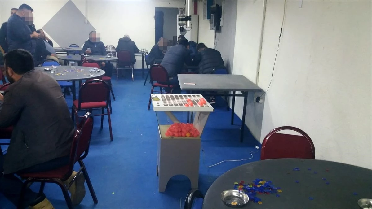 Torbalı\'da mühürlü binada kumar oynayan 50 kişiye işlem yapıldı