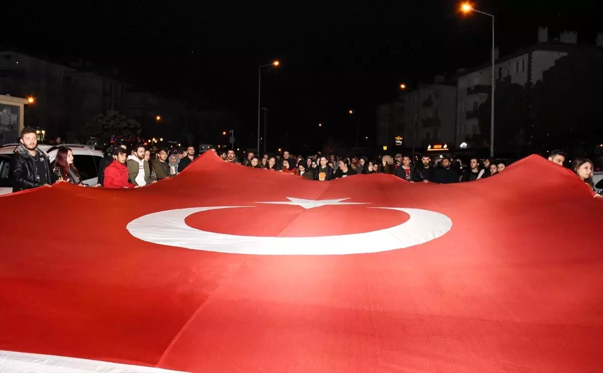 Türkiye Mehmetçik için tek yürek oldu