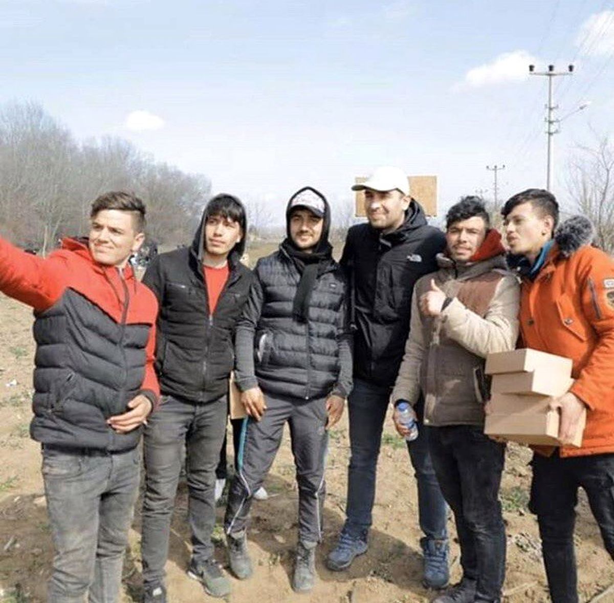Ulaş Tuna Astepe\'den sınırdaki göçmenlere yardım eli!
