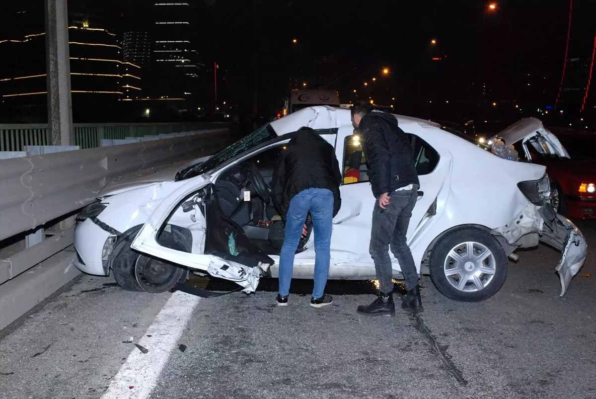 Ümraniye\'de zincirleme trafik kazası: 4 yaralı