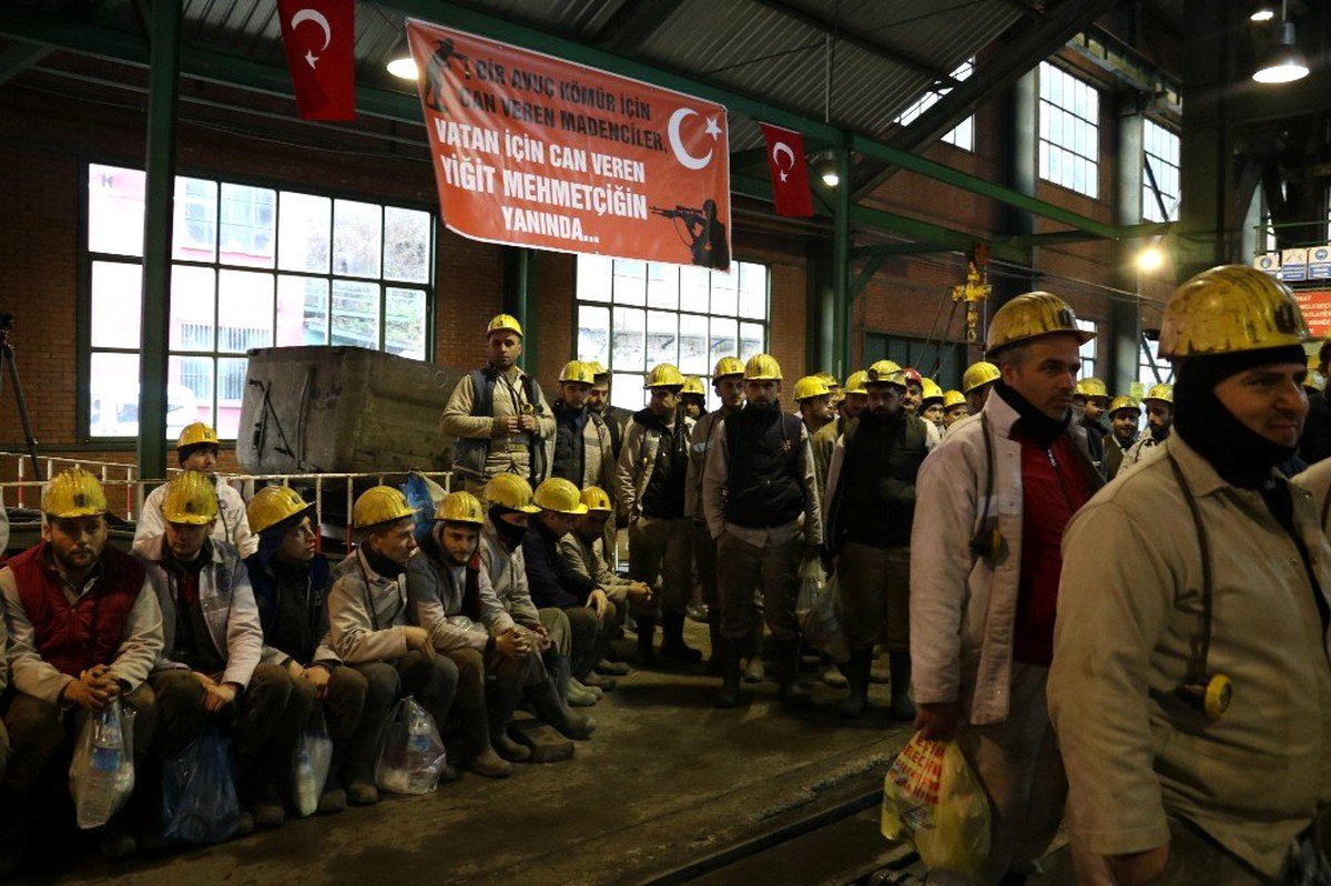 28 yıl önceki faciada şehit düşen 263 madenci dualarla anıldı