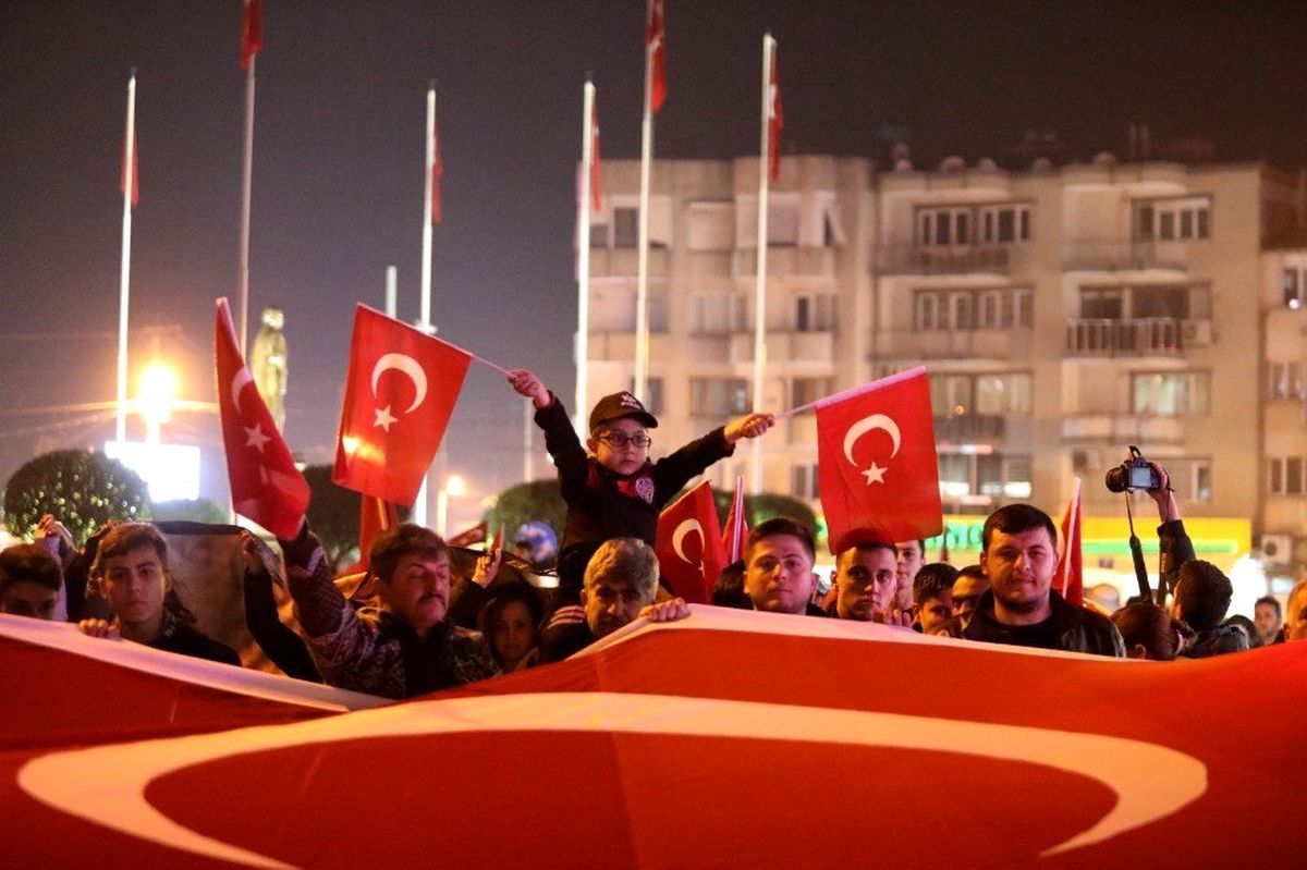 Akhisarlılar şehitler için tek yürek oldu