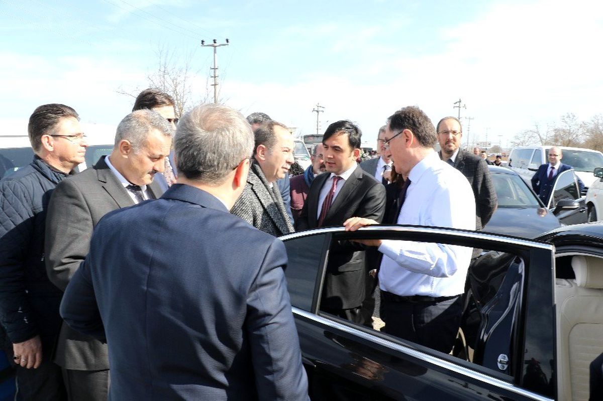Akın akın gelmeye devam ediyorlar