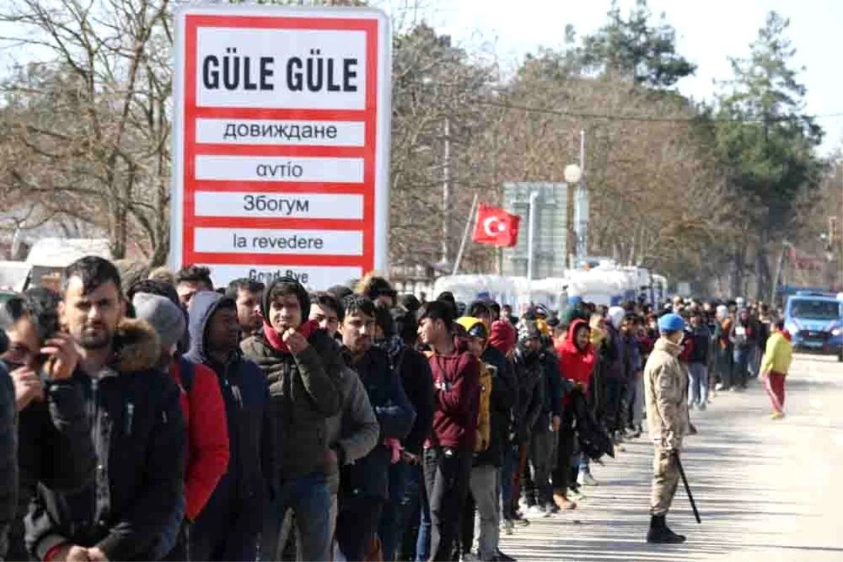 Akın akın gelmeye devam ediyorlar