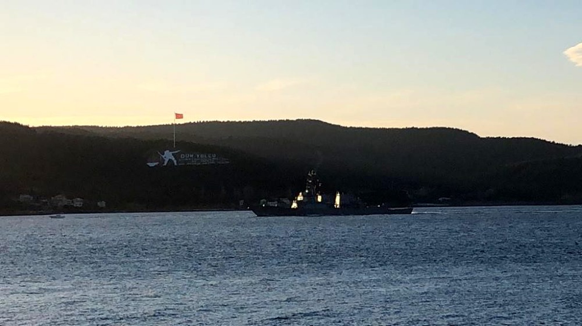 Amerikan savaş gemisi Çanakkale Boğazı\'ndan geçti