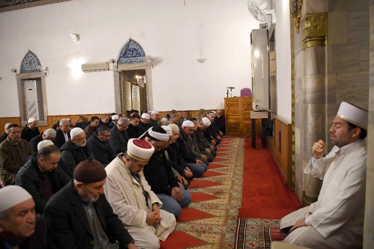 Antalya, sabah namazında Mehmetçik için buluştu