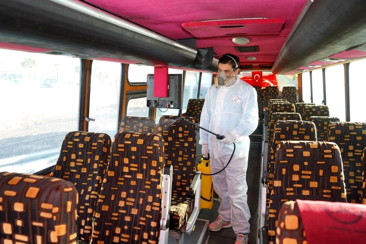Ayvalık Belediyesi araçlarına "Korona Virüs" dezenfektesi