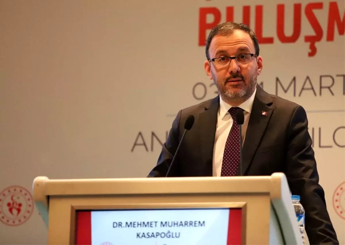 Bakan Kasapoğlu, genç gönüllülerle bir araya geldi