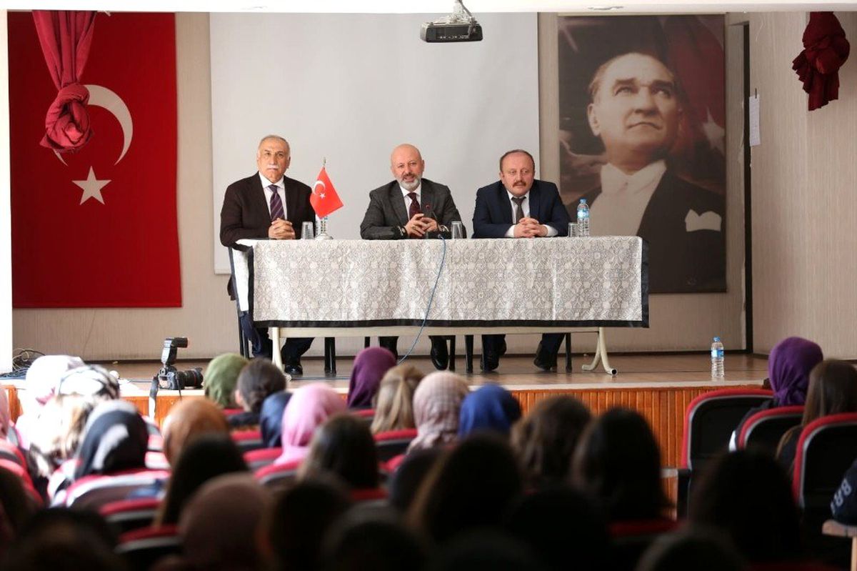 Başkan Çolakbayrakdar\'dan gençlere altın öğütler