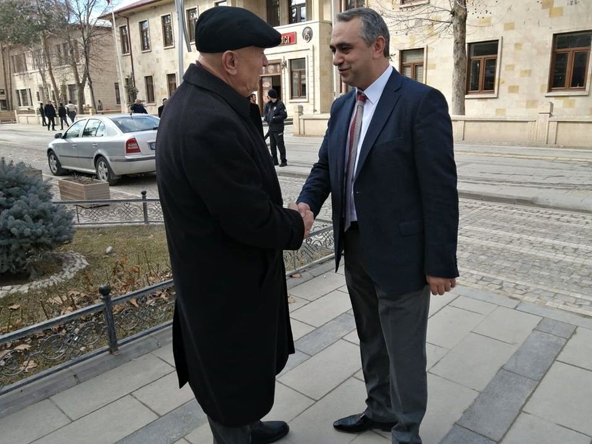 Başkan Pekmezci vatandaşlarla istişarelerini sürdürüyor