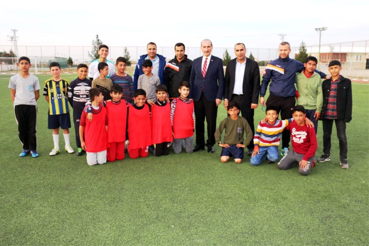 Başkan Yalçınkaya\'dan Akçakale Belediye Sporlu Futbolculara moral motivasyon ziyareti