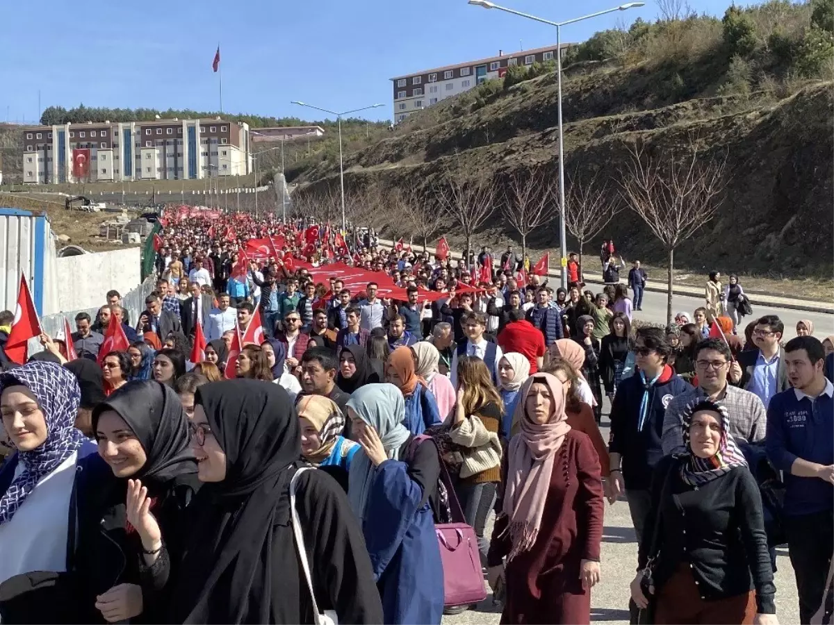 Binlerce öğrenci askere destek için yürüdü