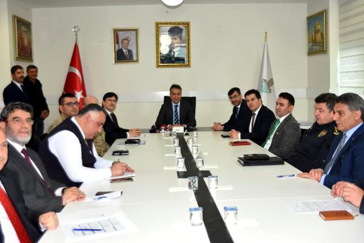 Bitlis Valisi Çağatay: Uyuşturucu en az koronavirüs kadar önemli