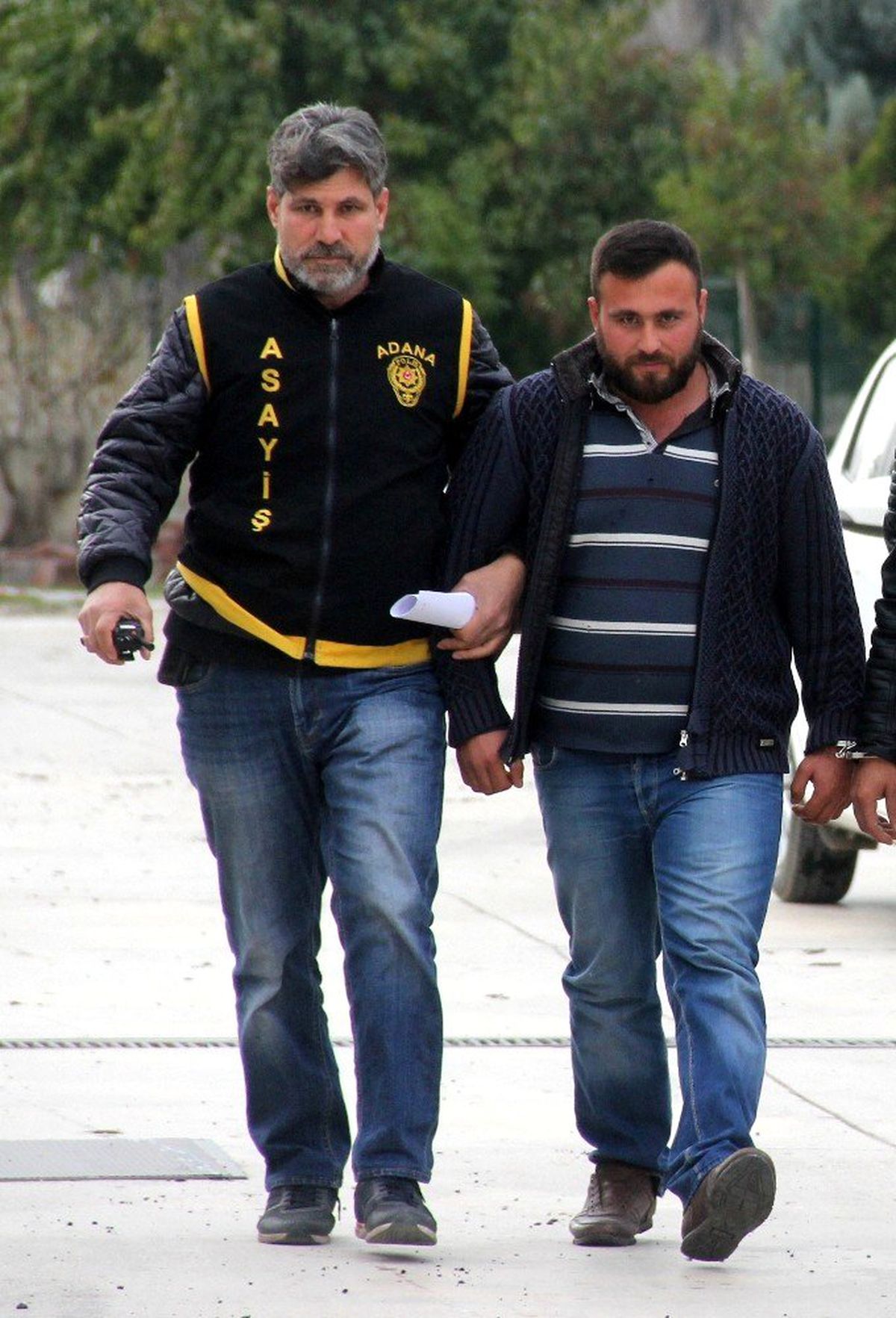 Borcunu ödemek için kepçe çalmış