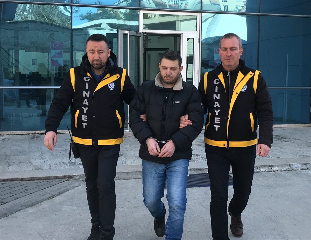 Bursa\'da eşini bıçaklayarak öldürdüğü iddia edilen kişi tutuklandı