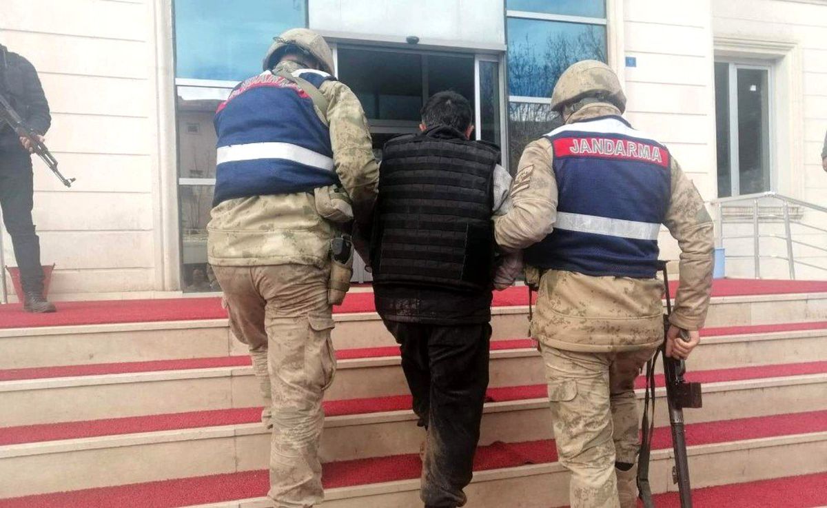 Cinayetten aranıyordu, çadırda yakalandı