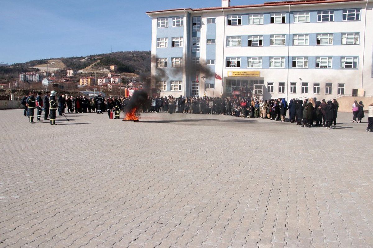 Devrek\'teki okullarda yangın tatbikatı