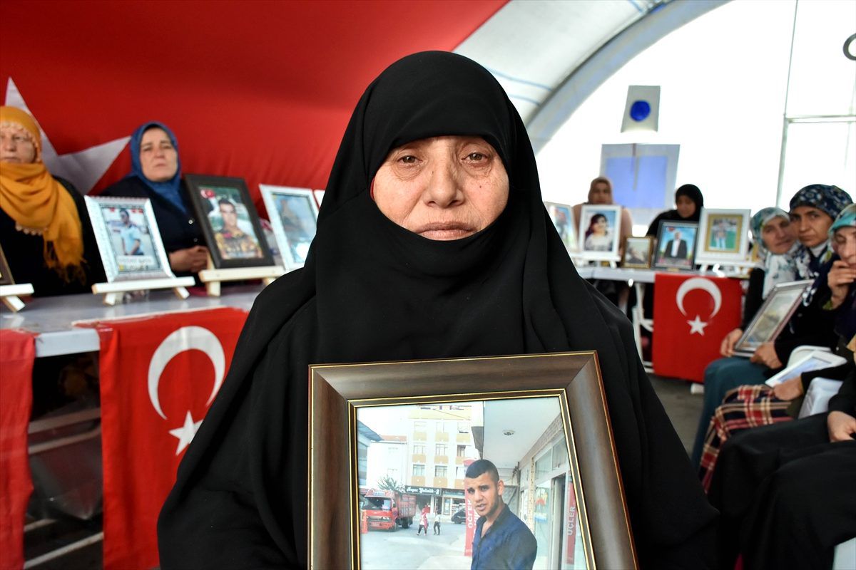 Diyarbakır annelerinin oturma eylemine 2 aile daha katıldı