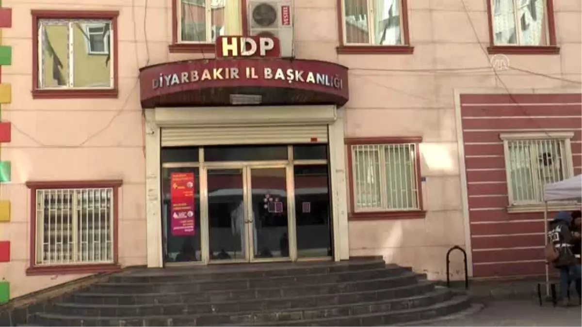 Diyarbakır annelerinin oturma eylemine bir aile daha katıldı