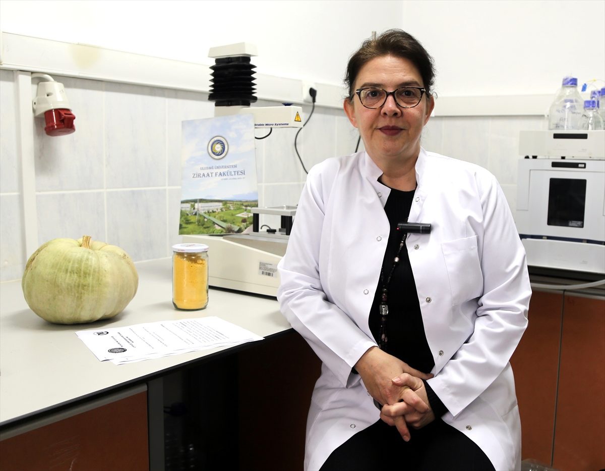 Diyet yapanlar için "bal kabağı" unundan bisküvi