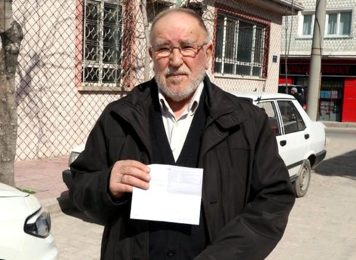 Emekli maaşından biriktirdiği 10 bin lirayı Mehmetçik Vakfı\'na bağışladı