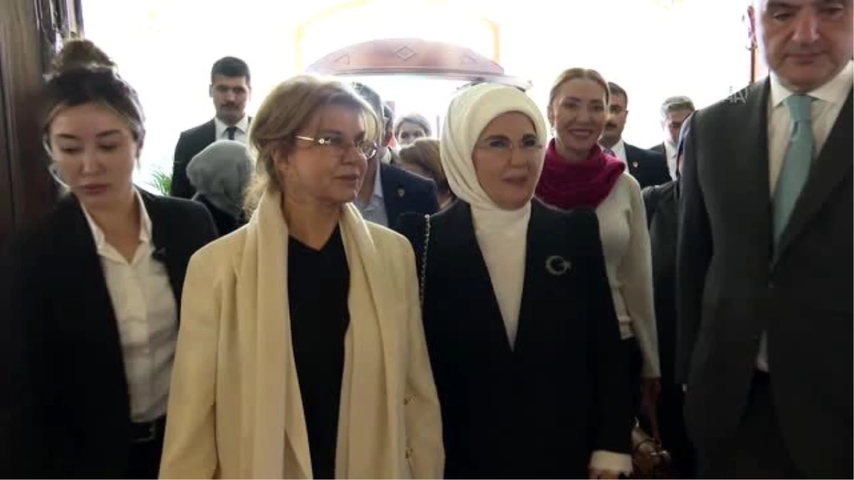 Emine Erdoğan, "Milli Egemenliğin 100. Yılında Türk Kadını Özel Oturumu"na katıldı