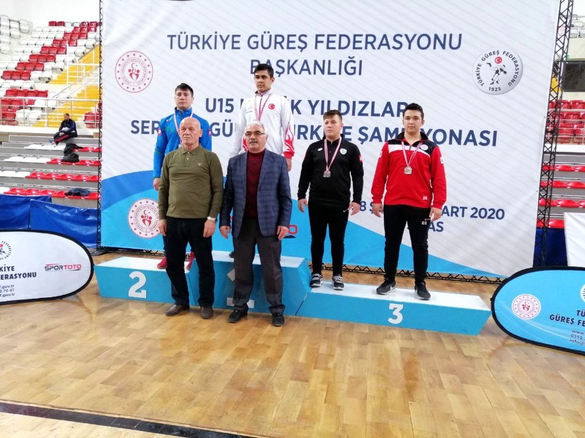Gençlerden 2 gümüş madalya
