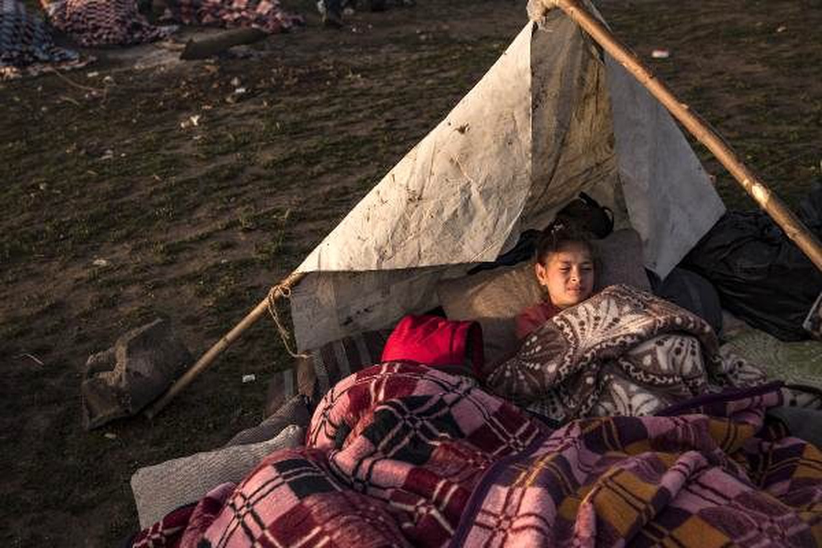 Göçmenler, Meriç Nehri kıyısında sabahladı