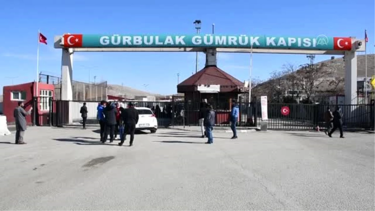 Gürbulak Sınır Kapısı\'nda kurulan sahra hastanesinde çadır sayısı 14\'e yükseltildi