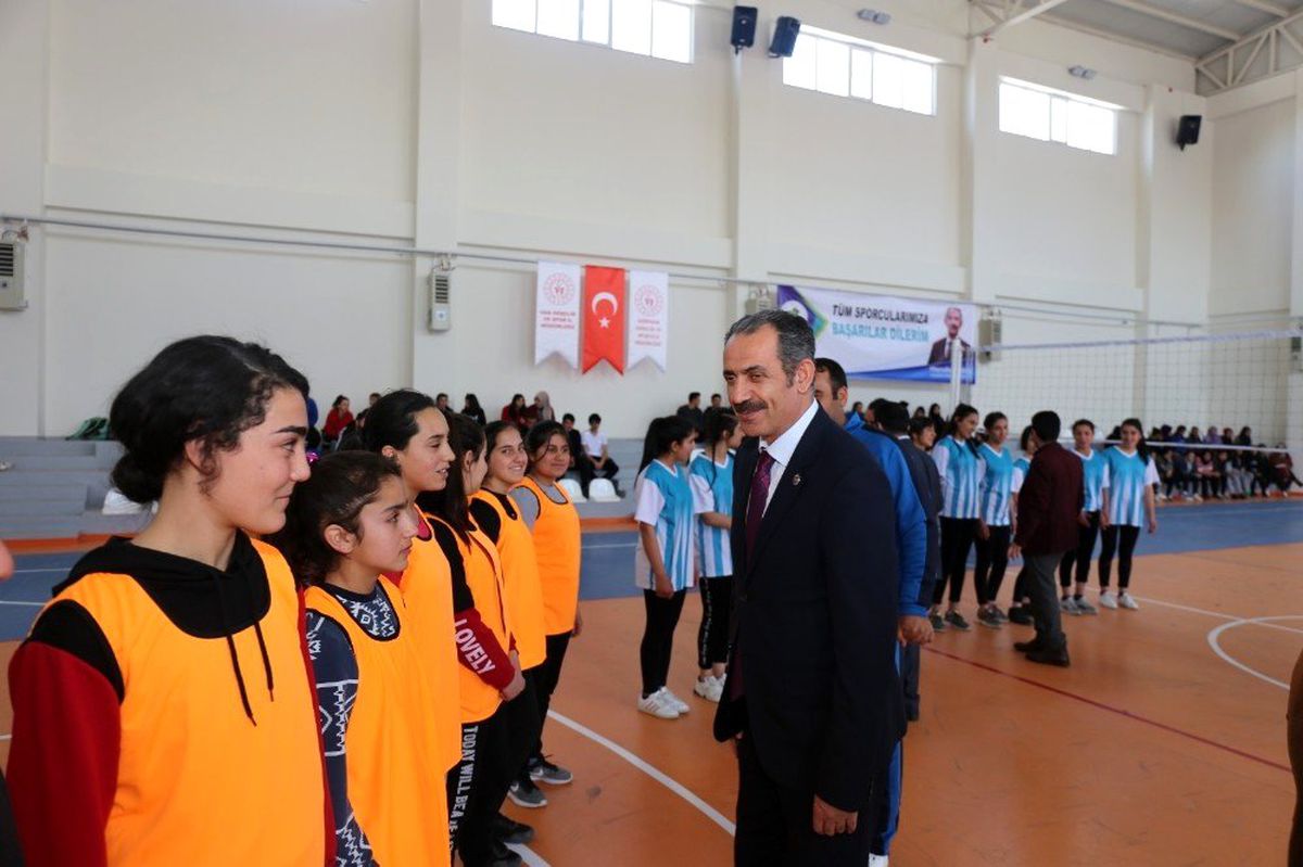 Gürpınar\'da voleybol turnuvası