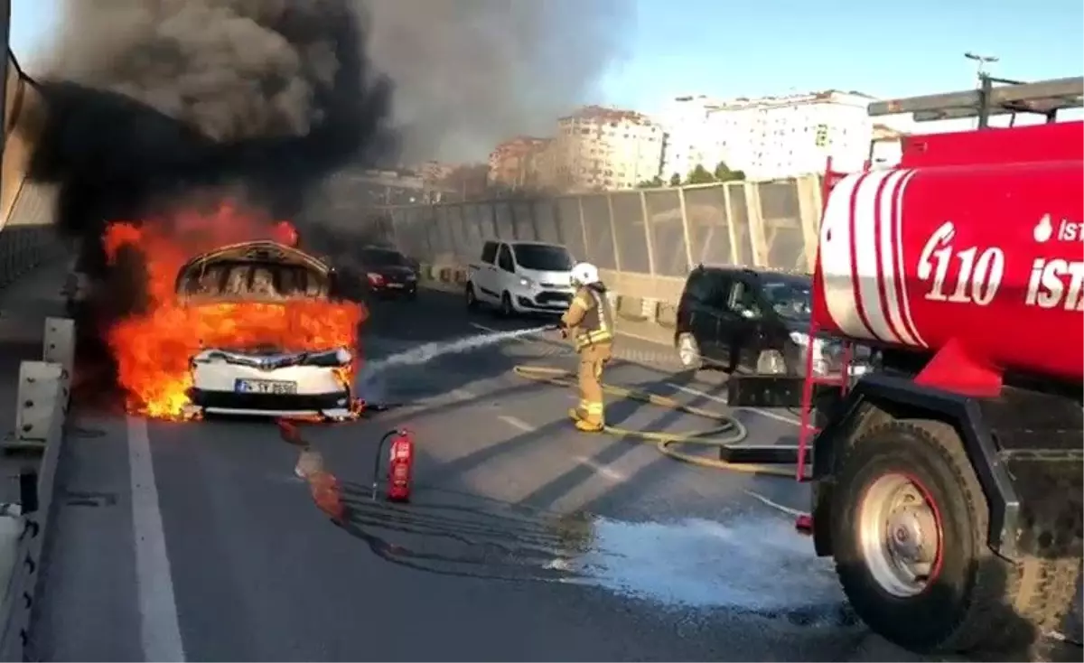 Haliç Köprüsü\'nde araç yangını: Trafik felç oldu