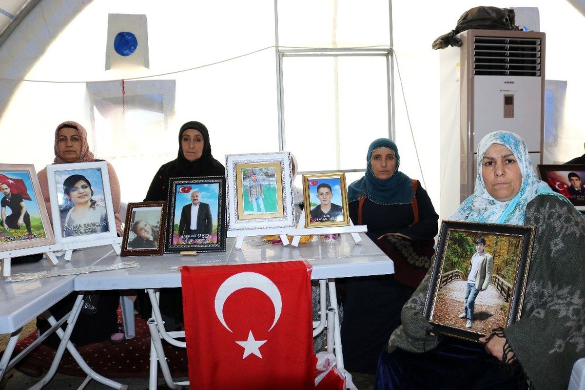 HDP önündeki ailelerin evlat nöbeti 183\'üncü gününde