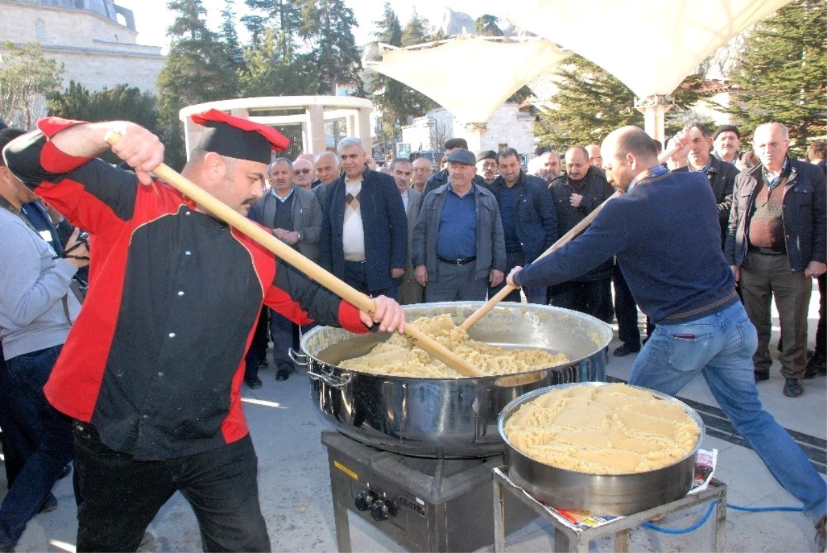 İdlip şehitleri için 5 bin kişilik helva dağıtıldı