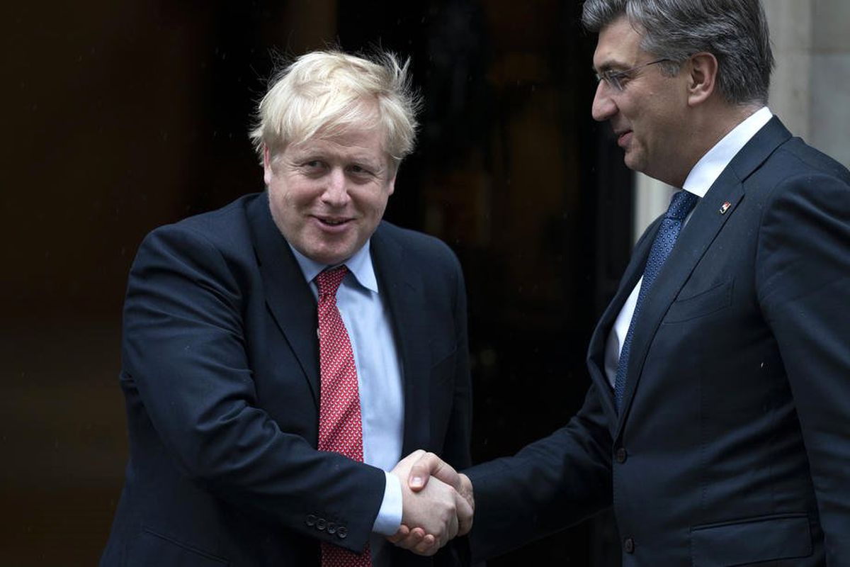 İngiltere Başbakanı Johnson: "Korona virüsü tokalaşmamı engellemeyecek"