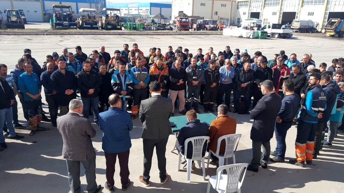 İşçilerden fetih suresiyle tsk\'ya destek