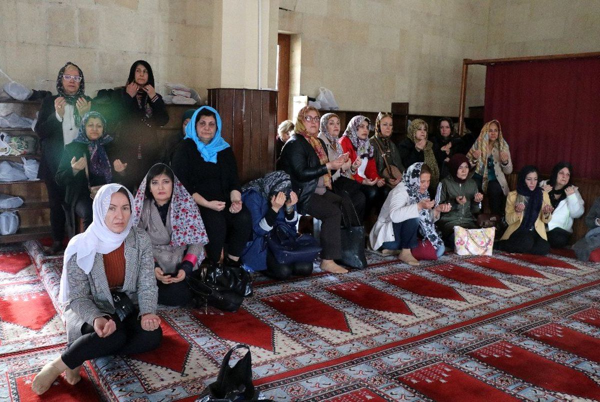 Kadınlar İdlib şehitleri için mevlit okuttu lokma tatlısı dağıttı