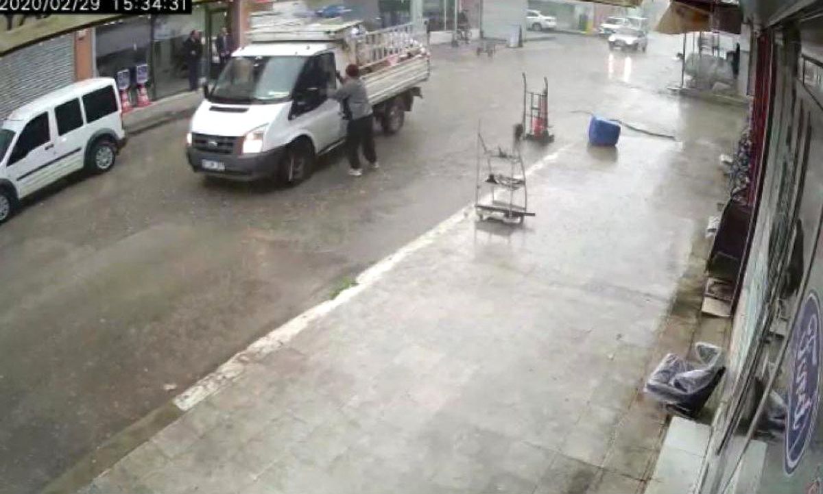 Kağıtçıların kavgası kamerada