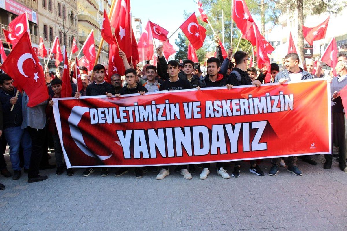 Kahta\'da binlerce genç şehit ve gaziler için yürüdü