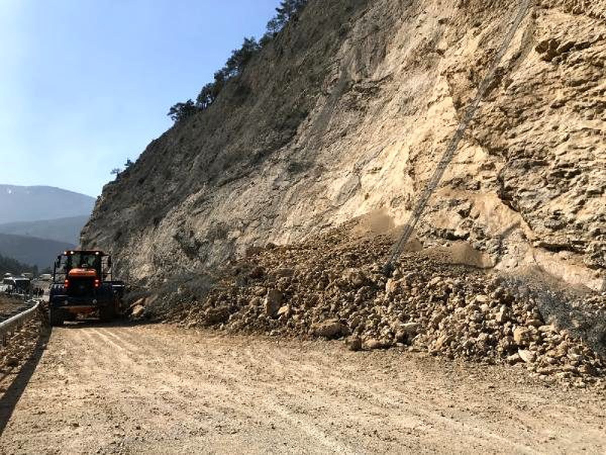 Karabük-Zonguldak yolunda heyelan