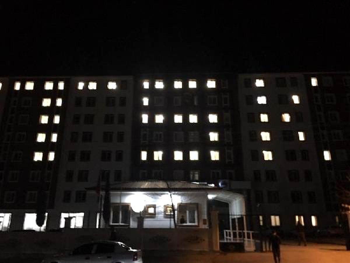 Kars\'ta KYK yurtlarında kalan öğrencilerden Mehmetçik\'e ışıklı destek