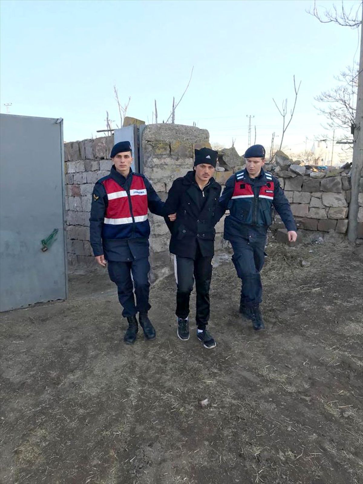 Kayseri\'de Suriye\'deki terör gruplarıyla bağlantılı şüpheli yakalandı